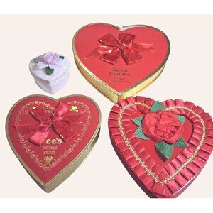 Set Of 4 Heart-Shaped Sees Candies Decorative Boxes With Bow & Rose Details 1960